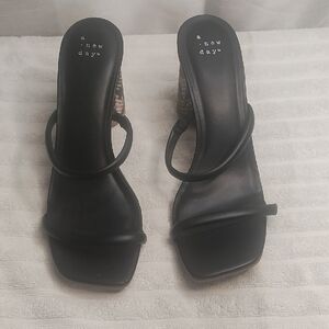 Black Minimalist Heeled Sandals with Square‎ Toe